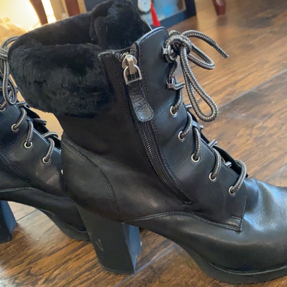 Buttery soft leather booties lace-up, double side zip and faux shearling fur - Picture 4 of 9